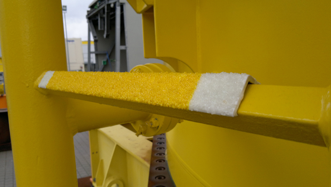 Anti-slip ladder profiles and strips in offshore