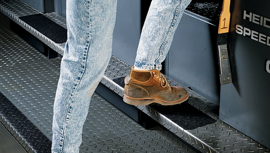 Anti slip materiaal voor looppadden, trappen en ladders in de industrie