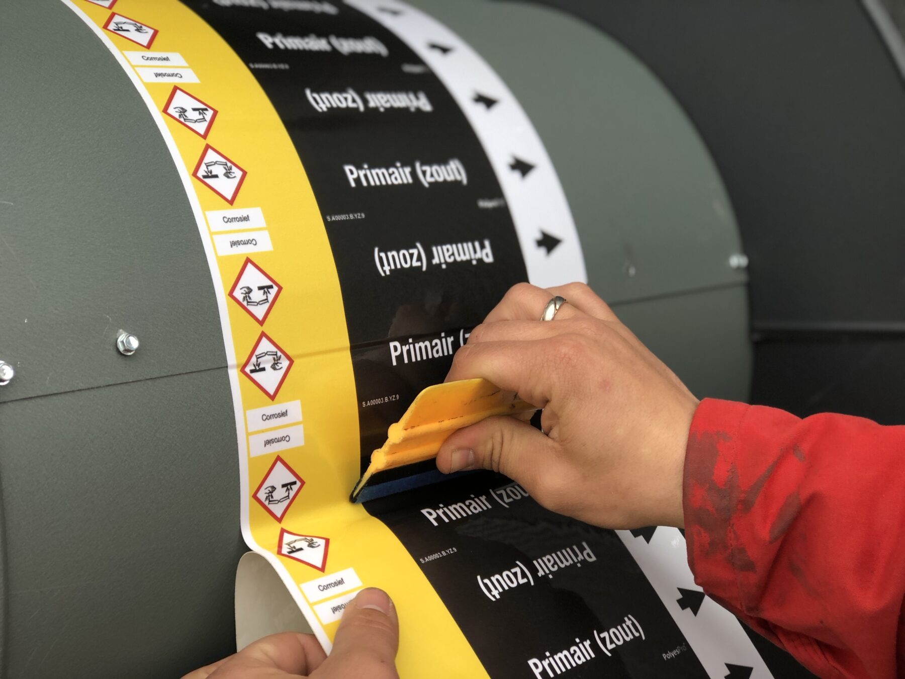 PolyesPro Rohrleitungskennzeichnung Blomsma Signs & Safety GmbH