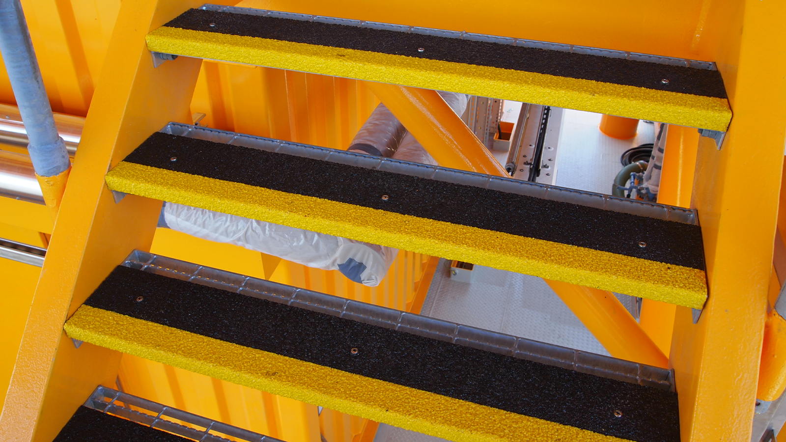 antislip traptredepanelen waterzuiveringssector door Blomsma Signs & Safety
