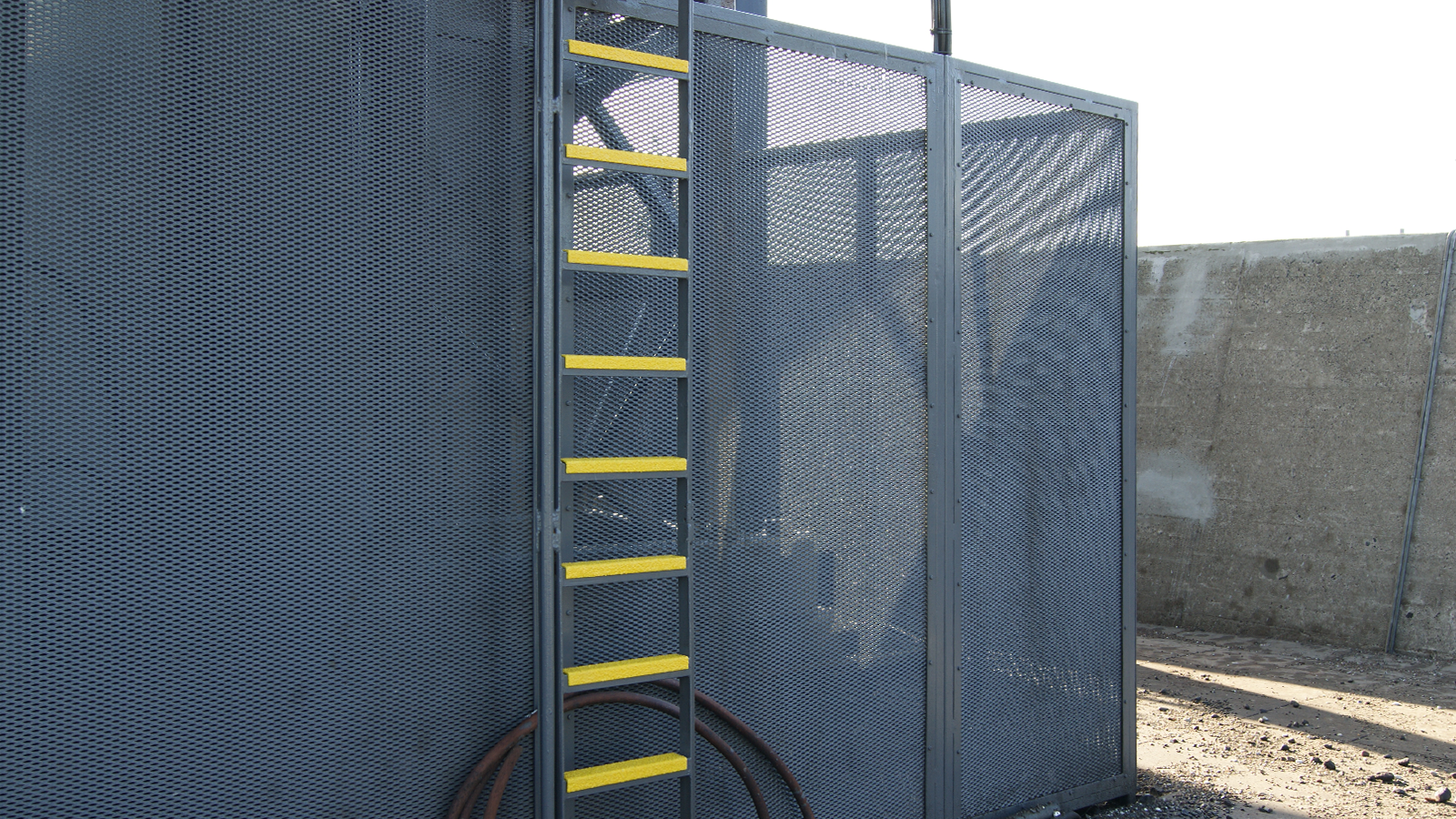 antisliptrapneuzen waterzuiveringssector door Blomsma Signs & Safety