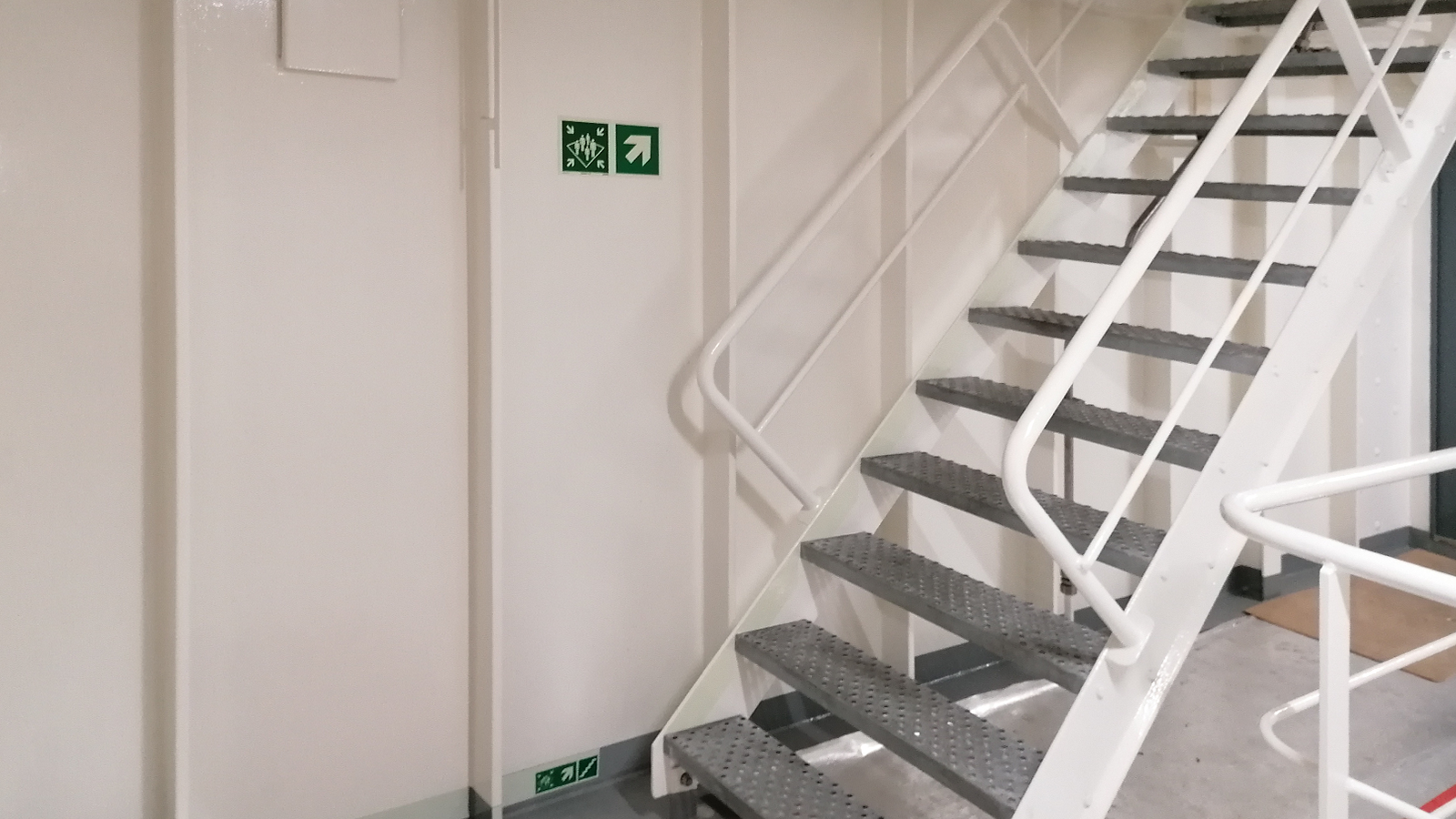 Damen Naval Nuyina ijsbreker veiligheidssignalering door Blomsma Signs& Safety