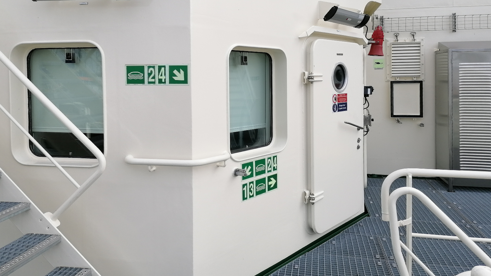 Damen Naval Nuyina ijsbreker veiligheidssignalering door Blomsma Signs& Safety