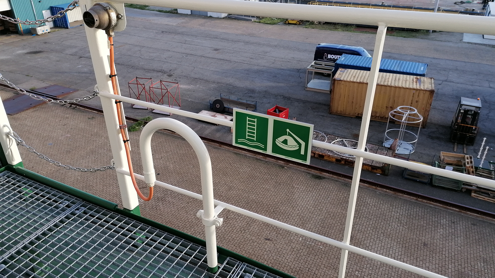 Damen Naval Nuyina ijsbreker veiligheidssignalering door Blomsma Signs& Safety
