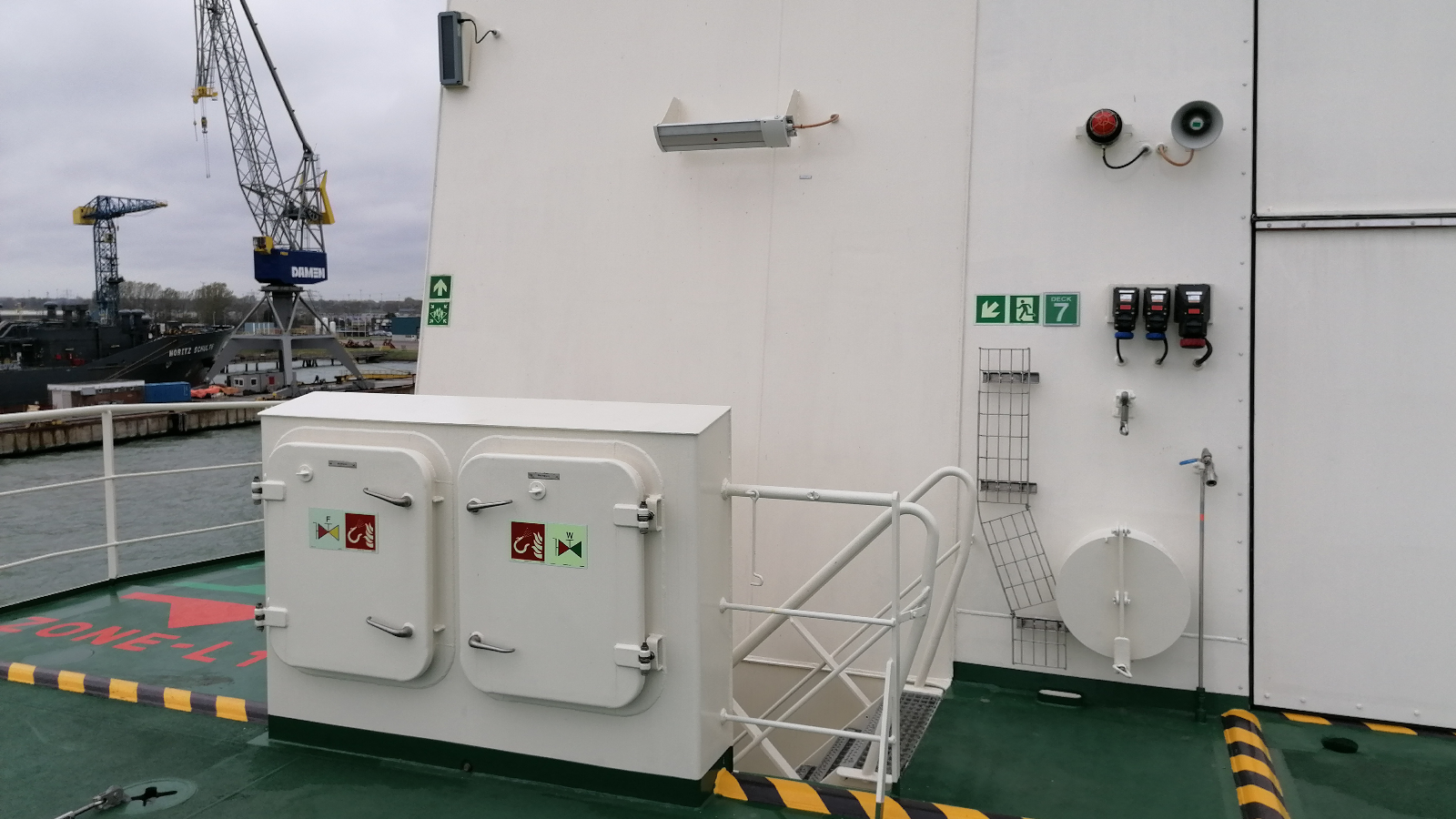 Damen Naval Nuyina ijsbreker veiligheidssignalering door Blomsma Signs& Safety