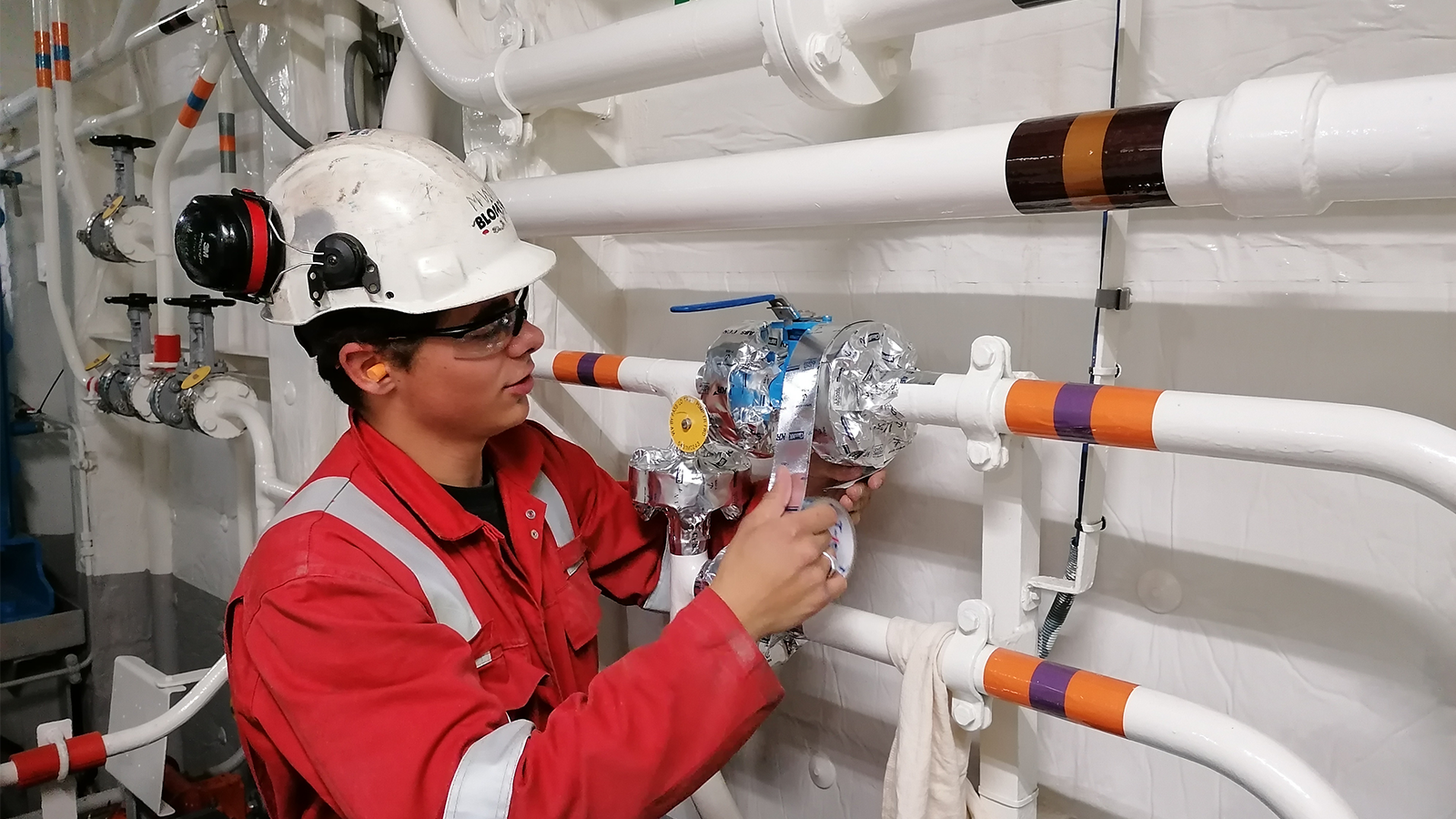 Damen Naval Nuyina ijsbreker safety tapes door Blomsma Signs& Safety