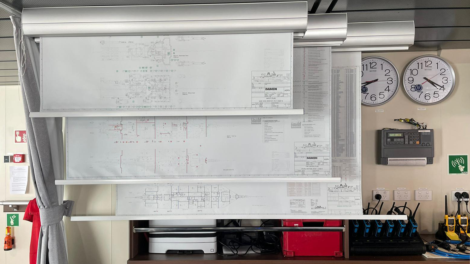 Damen Naval Nuyina ijsbreker roll down voor safety plans safety tapes door Blomsma Signs& Safety