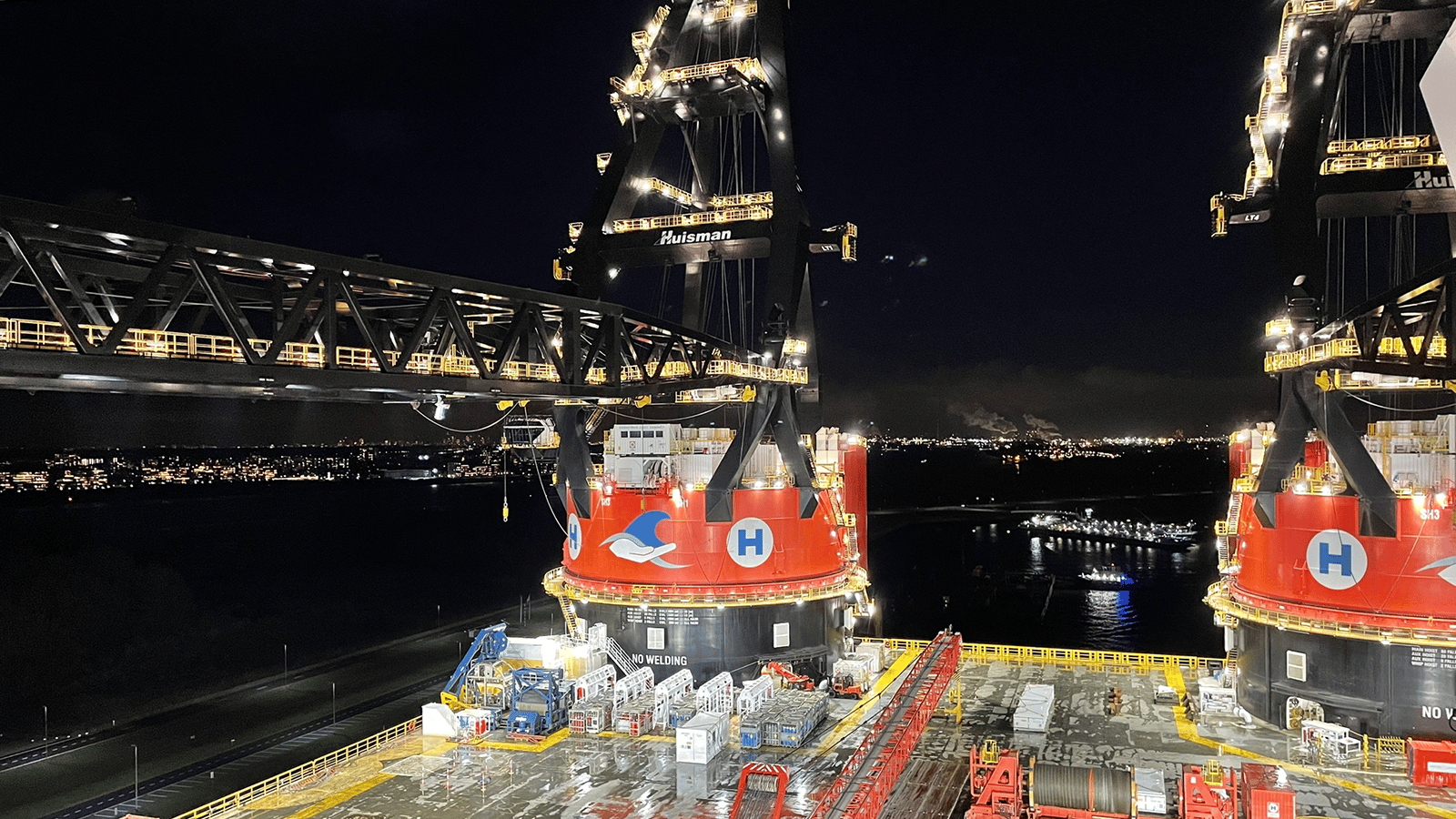 Vluchtwegmarkering en Low Location Lighting voor kraanschip Sleipnir van Heerema Marine Contractors