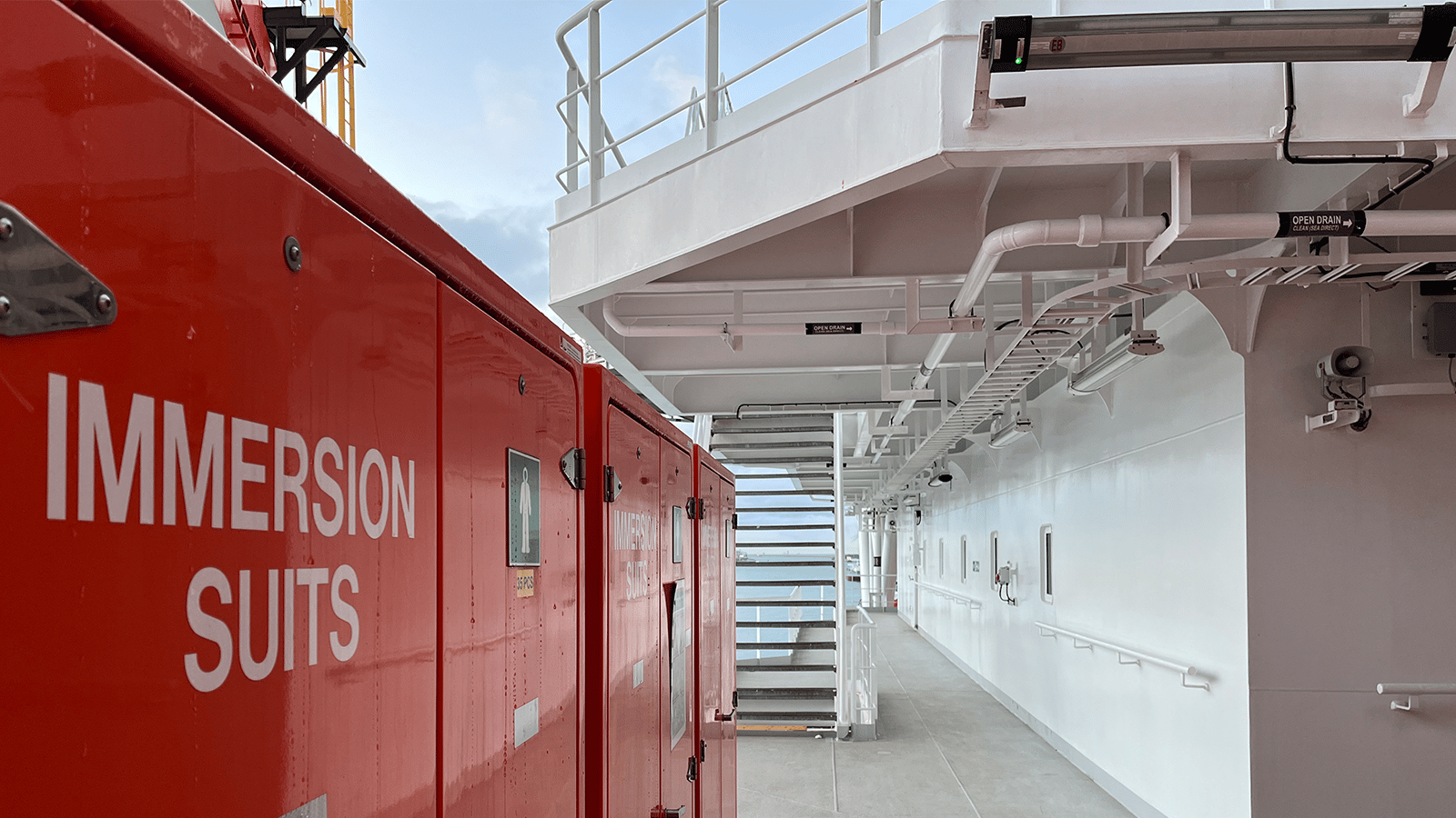 Vluchtwegmarkering en Low Location Lighting voor kraanschip Sleipnir van Heerema Marine Contractors